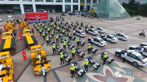 武漢交警鐵騎隊(duì)_看圖王.jpg